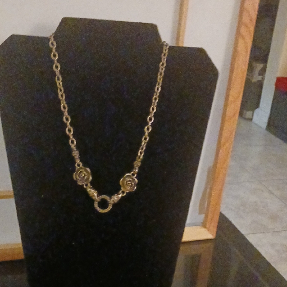 Elegant Silvertone Rose Accents Necklace